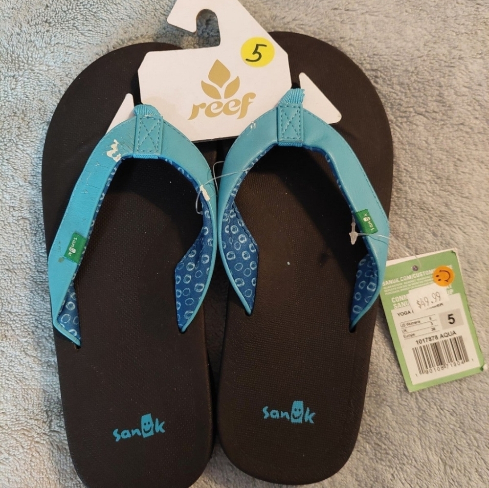 Sanuk Flip Flops